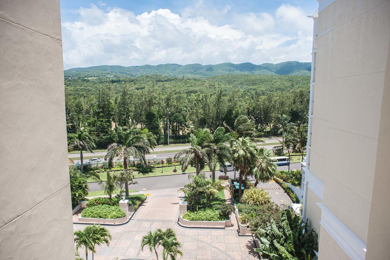 Palmyra Luxury Beach Condos Montego Bay Eksteriør bilde