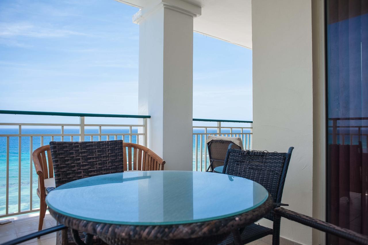 Palmyra Luxury Beach Condos Montego Bay Eksteriør bilde