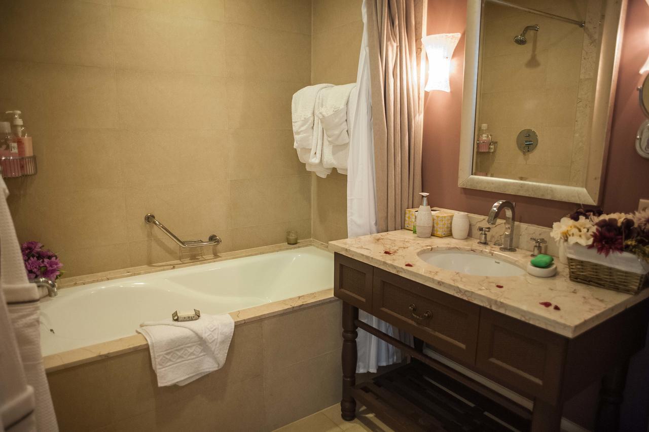 Palmyra Luxury Beach Condos Montego Bay Eksteriør bilde